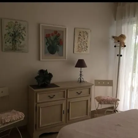 The Mona Lisa In With Garden And Facing The Sea Apartamento