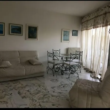 The Mona Lisa In With Garden And Facing The Sea *